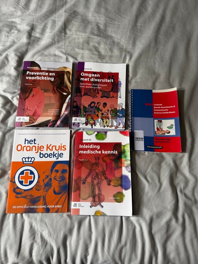 Medische boeken: Preventie, Diversiteit, EHBO, Reanimatie, Ophalen of Verzenden, Gamma, Gelezen, MBO