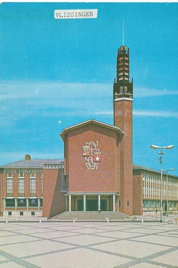 Ansichtkaart VLISSINGEN  Gemeentehuis, Verzamelen, Ansichtkaarten | Nederland, Verzenden, 1960 tot 1980, Gelopen, Zeeland