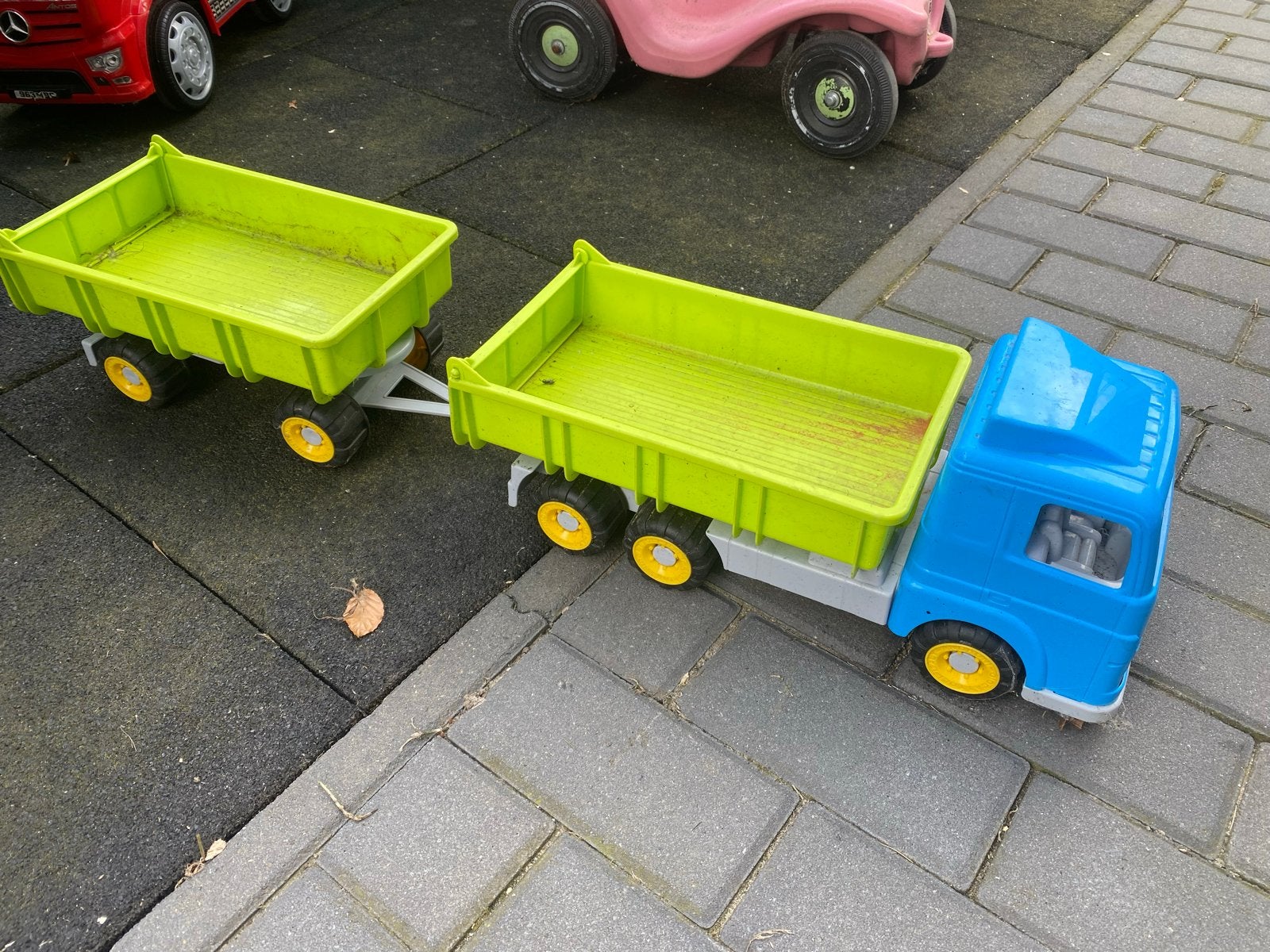 Grote speelgoed vrachtwagen met aanhanger, Ophalen of Verzenden, Gebruikt