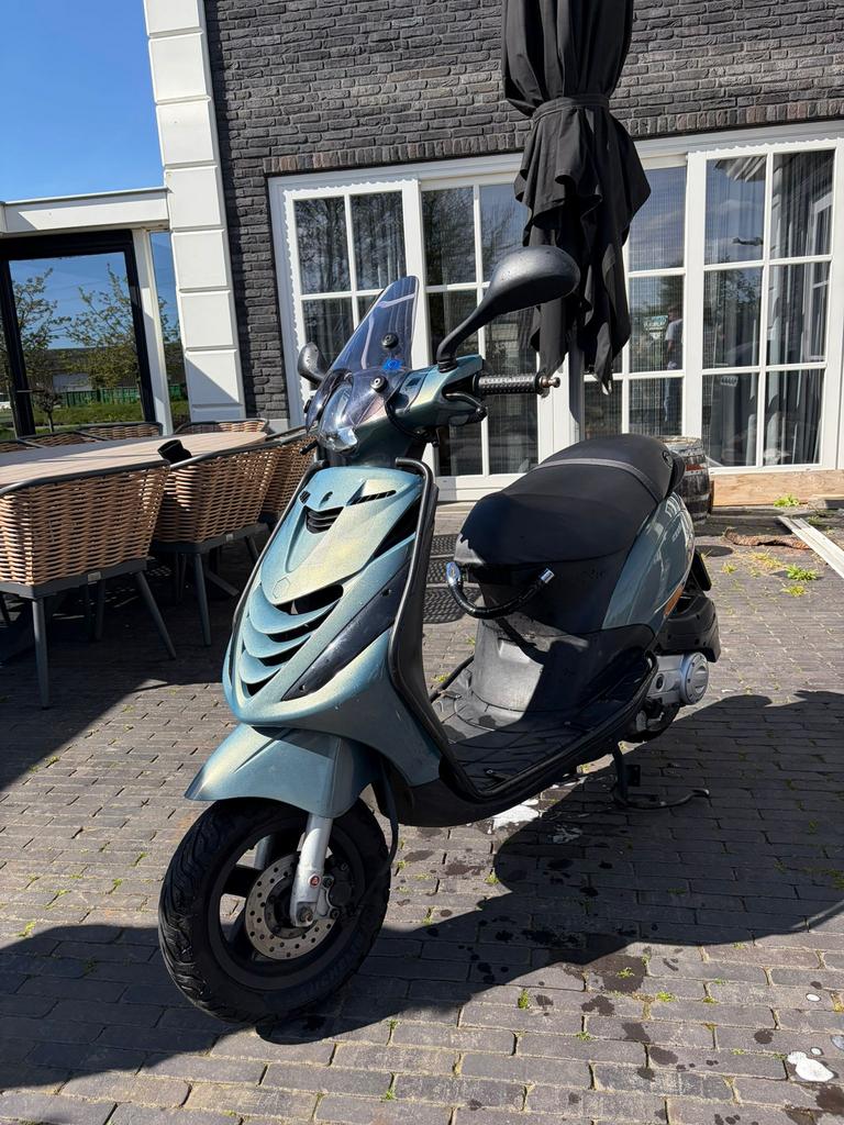 Piaggio Zip 2022 | Goed onderhouden | Rijdt als nieuw, Fietsen en Brommers, Scooters | Piaggio, Ophalen, Maximaal 45 km/u, Zip