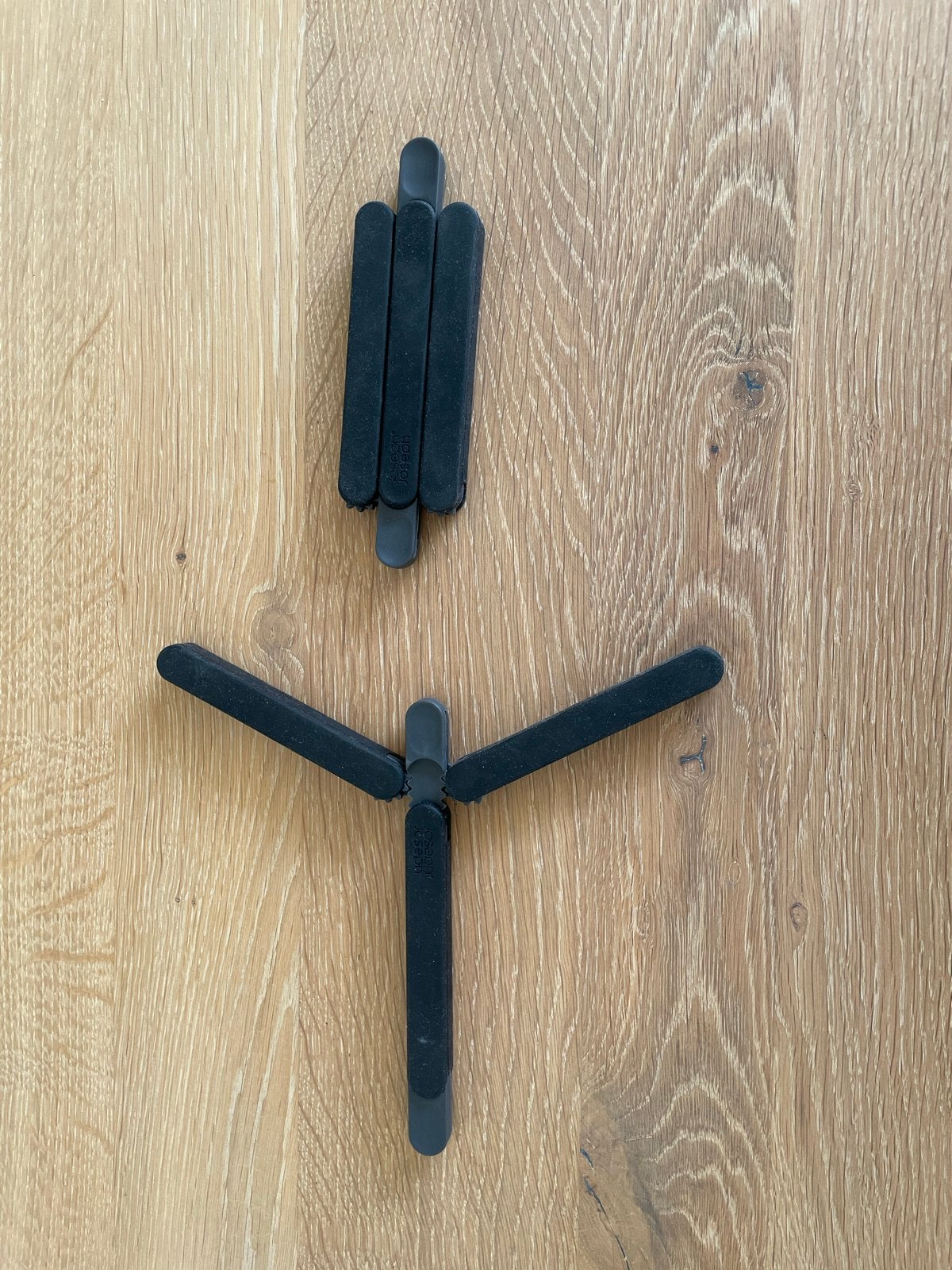 Joseph Joseph Axis Pannenonderzetter – Zwart – Zgan, Overige typen, Ophalen of Verzenden, Zo goed als nieuw, Zwart