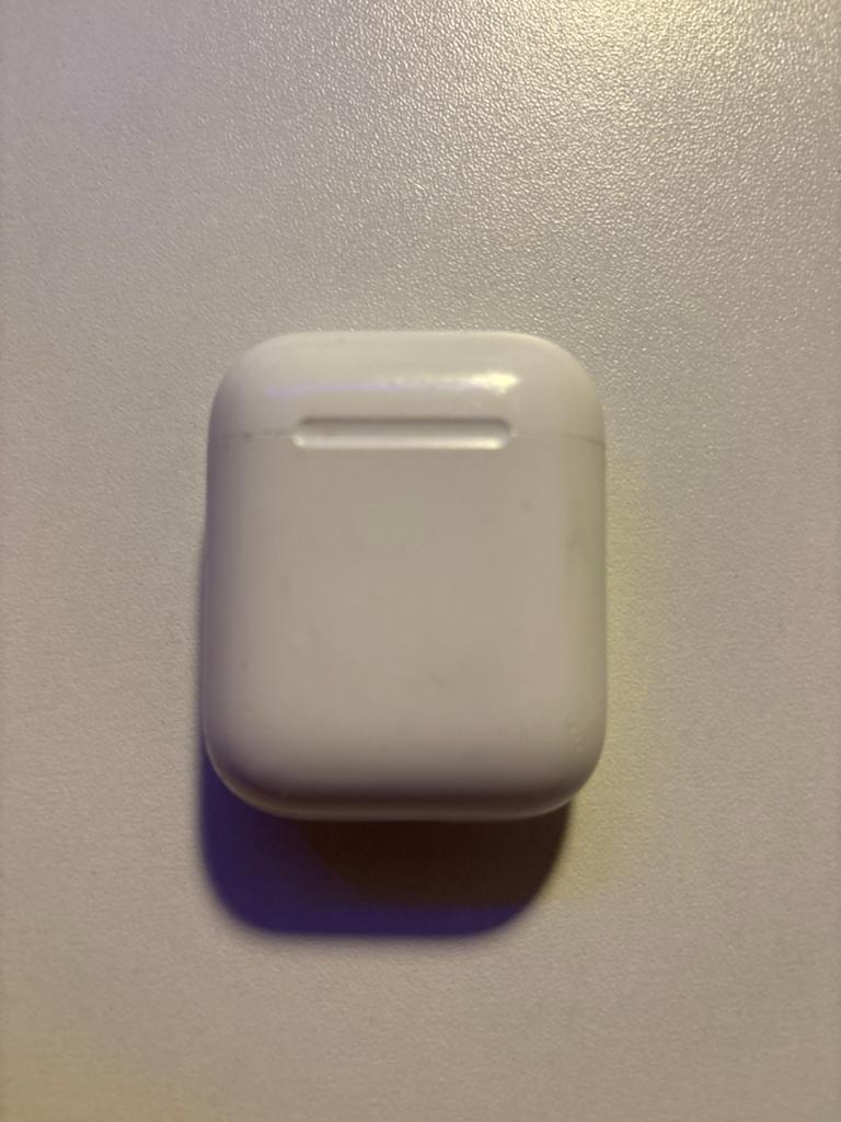 Apple AirPods Oplaadcase (alleen case), Ophalen of Verzenden, Gebruikt, Overige merken, Draadloos