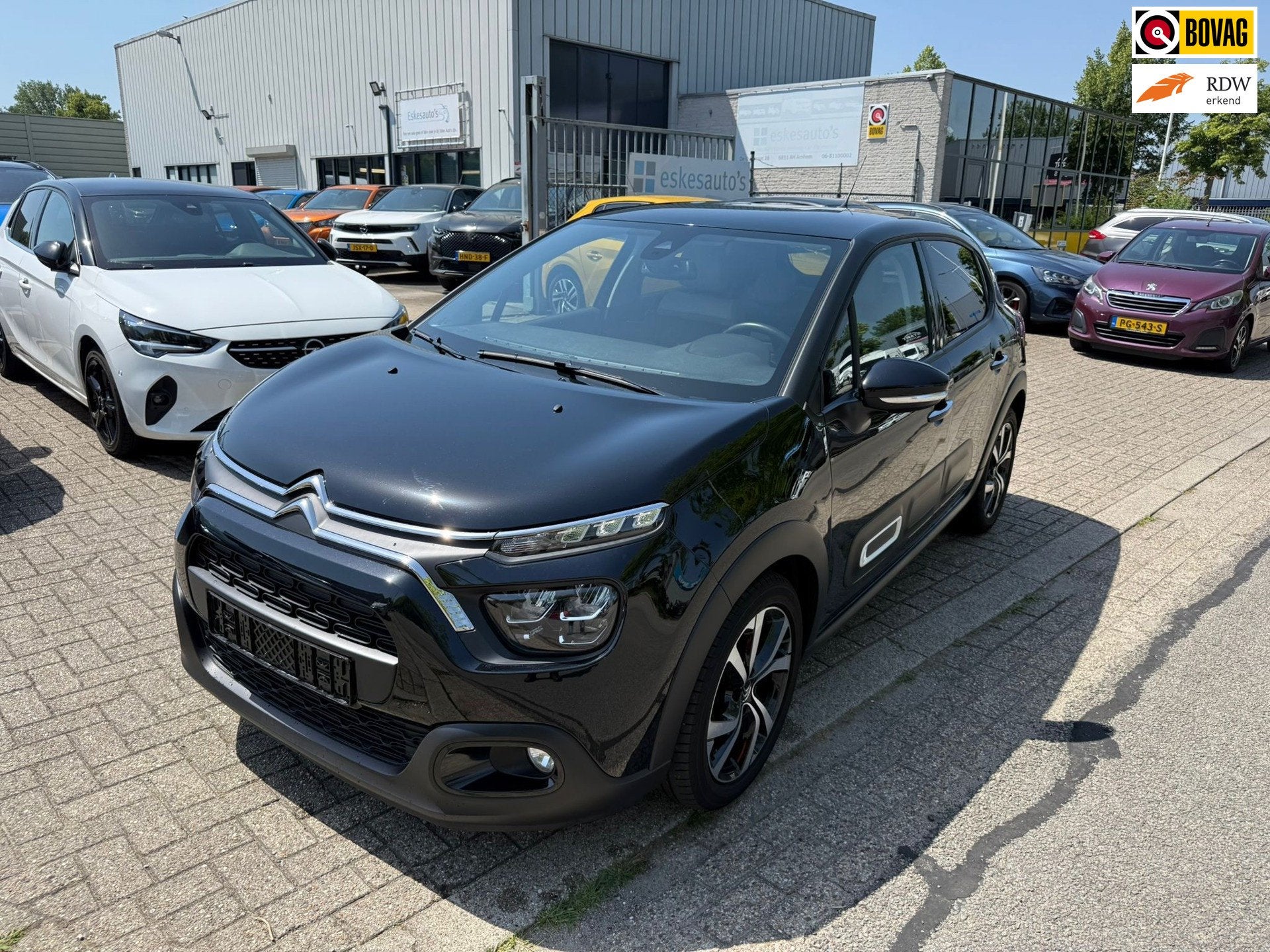Citroen C3 1.2 PureTech Shine, Navi, Airco, Keyless, NAP INC, Auto's, Citroën, 450 kg, Gebruikt, 1199 cc, Zwart