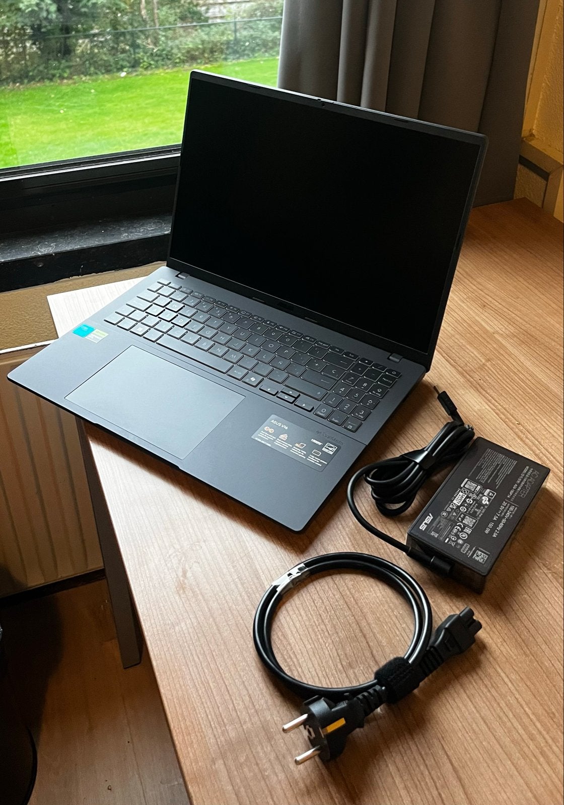 ASUS V16, Computers en Software, Met videokaart, 2 tot 3 Ghz, ASUS, Nieuw