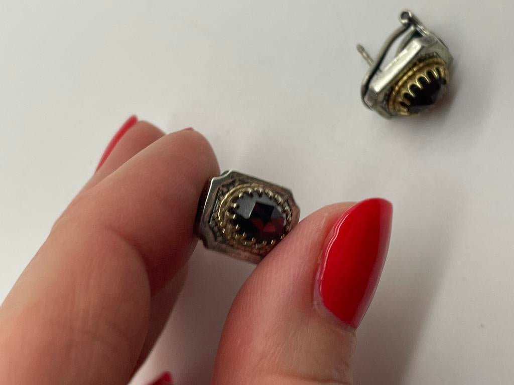 D717 Prachtige zilveren oorbellen met granaat, Sieraden, Tassen en Uiterlijk, Antieke sieraden, Ophalen of Verzenden, Zilver, Oorbellen