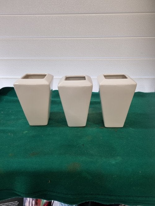 vaasjes wit aardewerk drie stuks, Ophalen of Verzenden