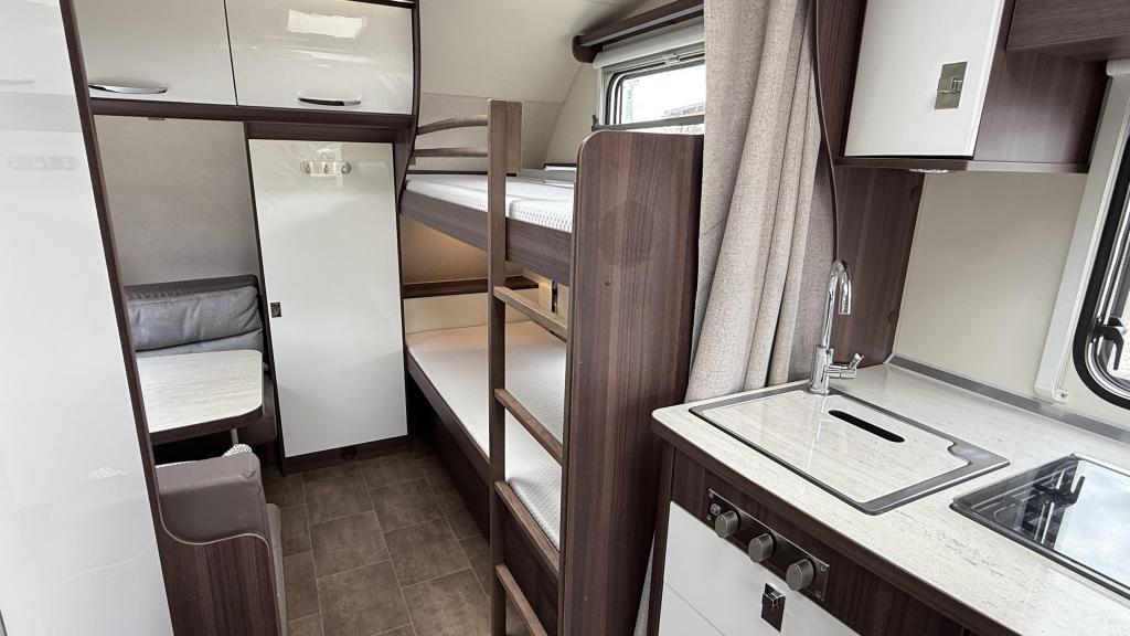Bürstner Averso Plus 510 TK bj 2015 met voortent en, Overige typen, Bedrijf, Treinzit, Schokbreker