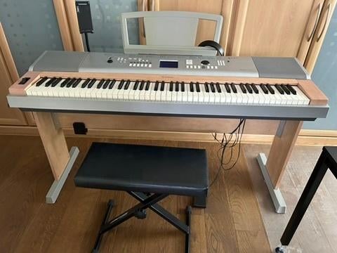 Digitale piano Yamaha DGX620 incl. bankje, voor 150 euro, Muziek en Instrumenten, Keyboards, Ophalen, Gebruikt, 88 toetsen, Yamaha