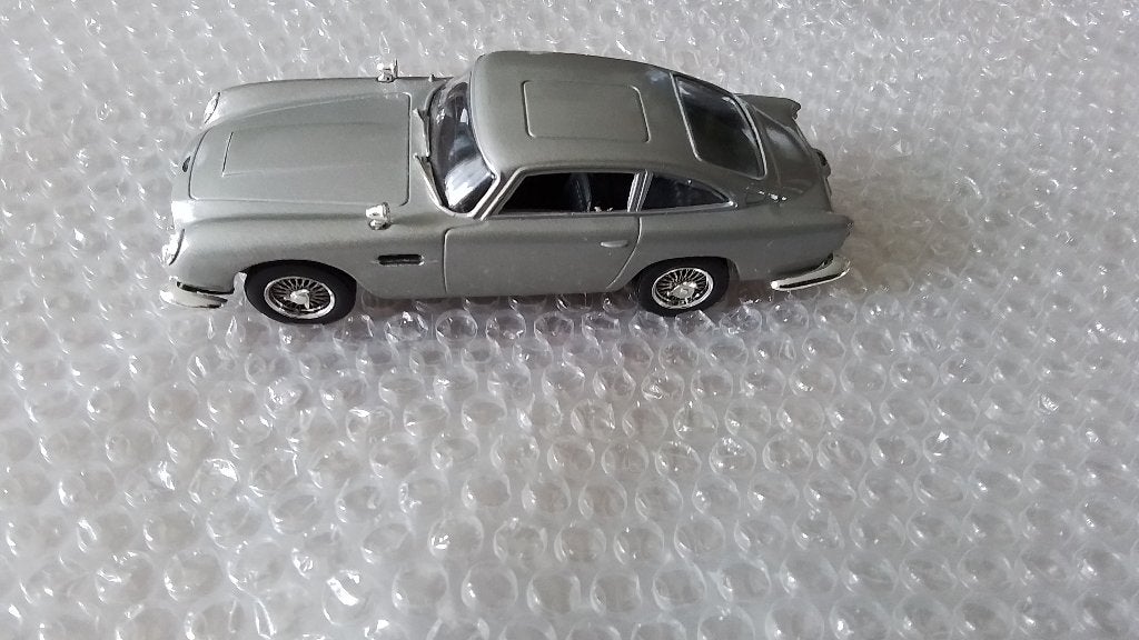 In mooie nieuw staat aston Martin db5 1/43, Ophalen of Verzenden, Zo goed als nieuw, Auto, Overige merken