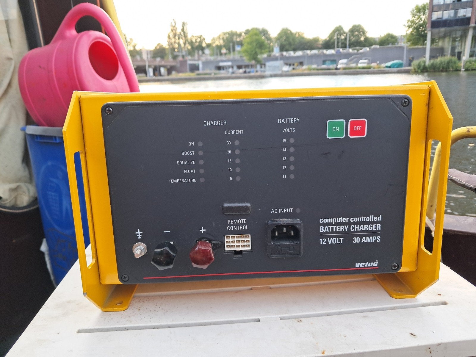 Victron 30A 12V Acculader - Computergestuurd, Ophalen of Verzenden