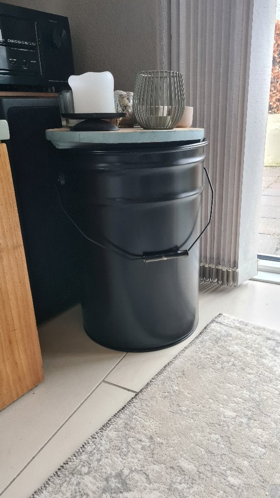 bijzettafel zwart (nachtkastje, kruk, etc), Huis en Inrichting, 45 tot 60 cm, Minder dan 55 cm, Metaal of Aluminium, Rond