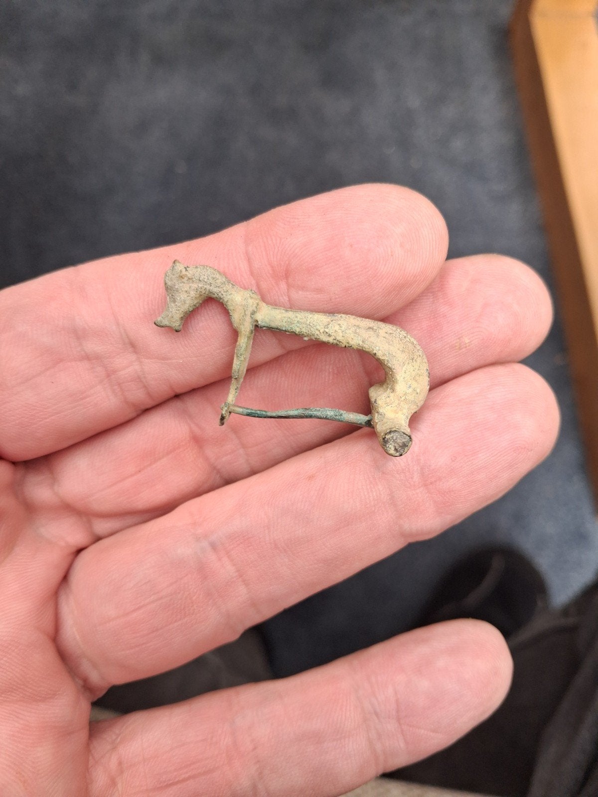 Romeinse paardenfibula - Bodemvondst Hongarije, Antiek en Kunst, Antiek | Overige Antiek, Ophalen of Verzenden