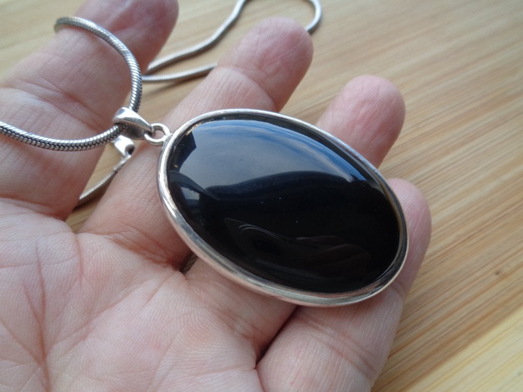 zilveren ketting met grote hanger zwarte steen [825], Verzenden, Zo goed als nieuw, Met edelsteen, Zilver