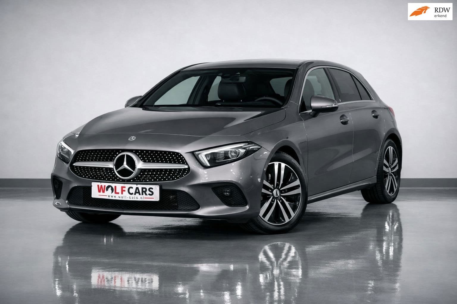 Mercedes-Benz A-klasse 250 e Premium Plus | 1 Jaar Grantie, Auto's, Mercedes-Benz, Dealer onderhouden, Gebruikt, Euro 6, 4 cilinders