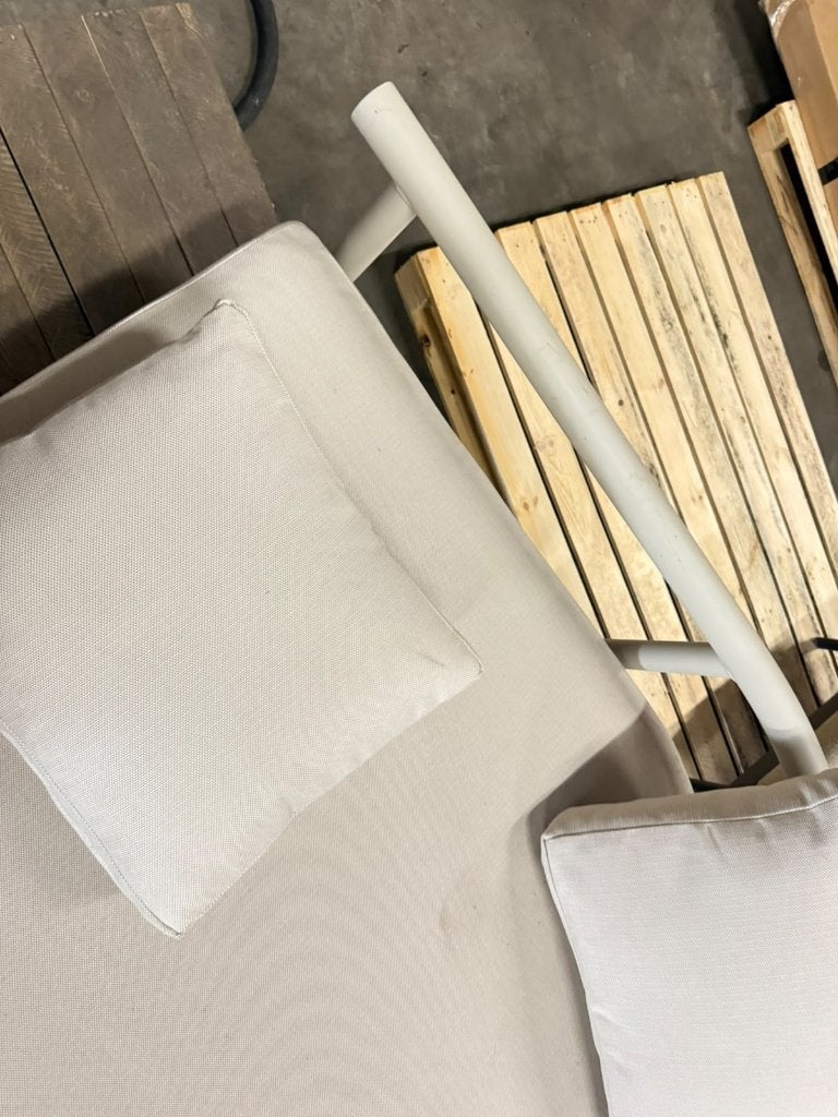 Yoi | Hoshi loungebank Kidney Links | Showroommodel, Ophalen, Nieuw, Aluminium