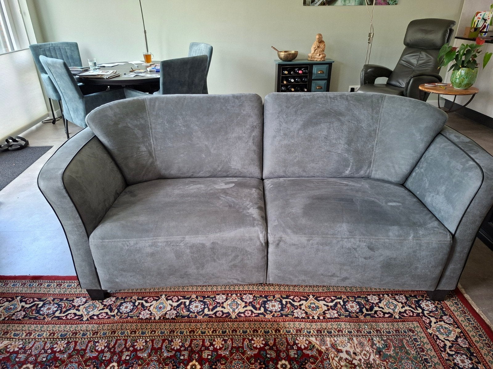 Comfortabele 2,5 -zitsbank in grijsblauw leer., Huis en Inrichting, Banken | Bankstellen, Zo goed als nieuw, 200 tot 250 cm, 75 tot 100 cm
