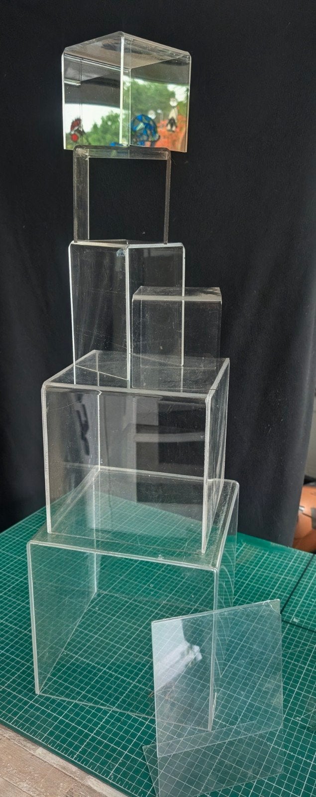 Diverse Plexiglas Display Kubussen en Standen, Ophalen