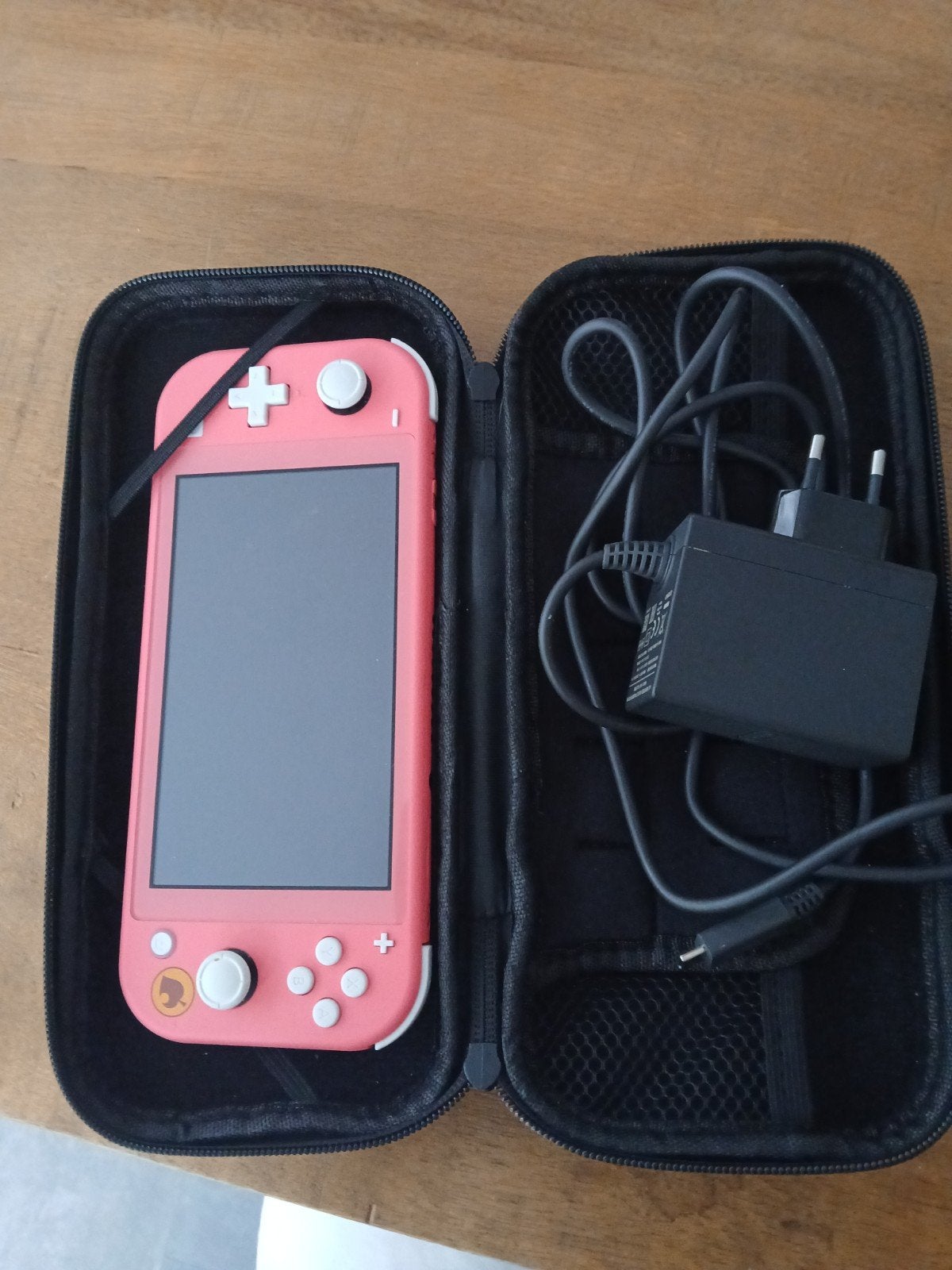 Nintendo Switch Lite Animal Crossing editie + oplader + hoes, Spelcomputers en Games, Spelcomputers | Nintendo Switch Lite, Ophalen of Verzenden