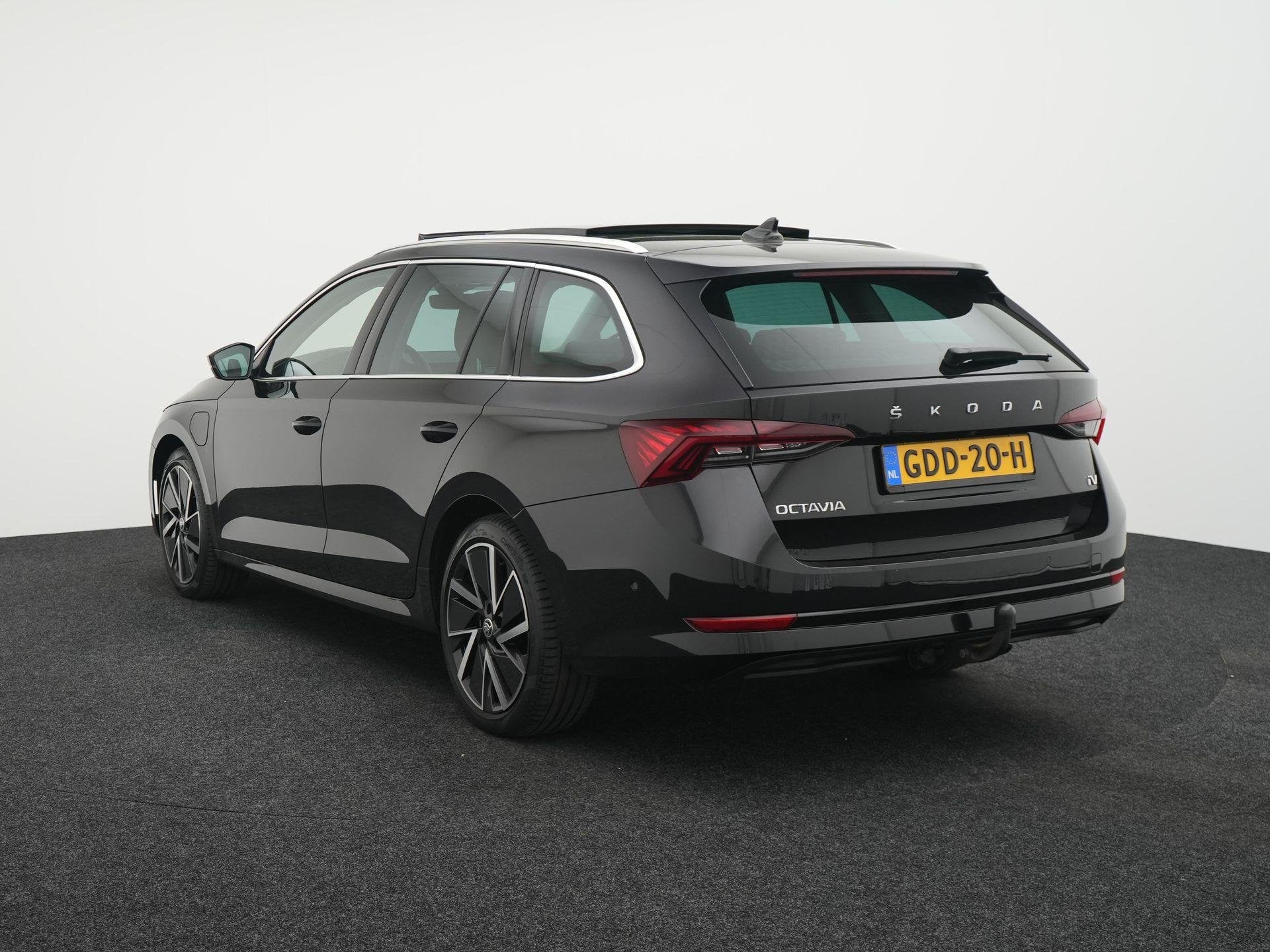 Skoda Octavia Combi 1.4 TSI iV PHEV Business Edition Plus |, Auto's, Skoda, 12 maanden, Gebruikt, Zwart, 13 kWh