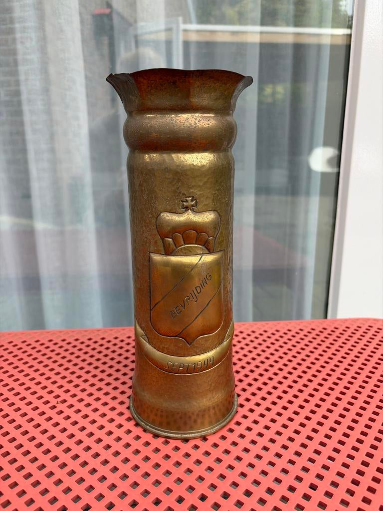 Antieke koperen vaas van kogelhuls 1944 bevrijding, Ophalen of Verzenden