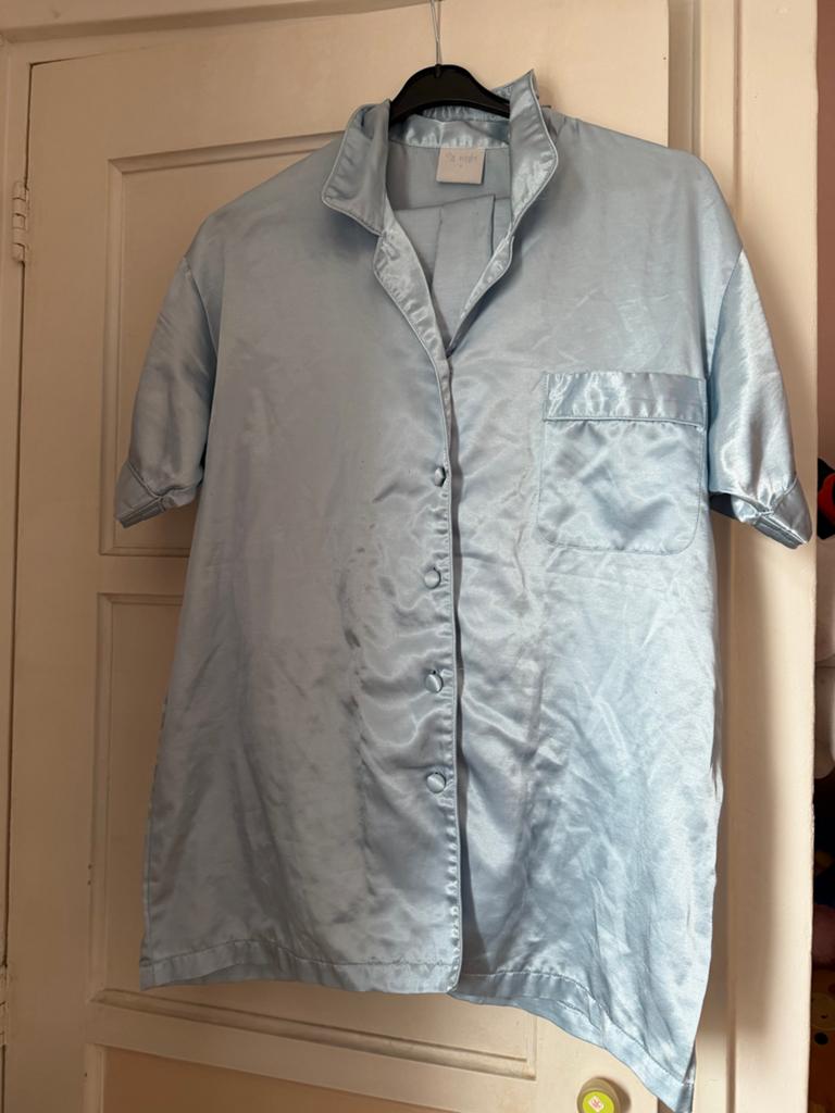 Satijnen Pyjama Set voor Heren - Lichtblauw, Kleding | Heren, Pyjama's, Zo goed als nieuw, Maat 46 (S) of kleiner, Ophalen of Verzenden