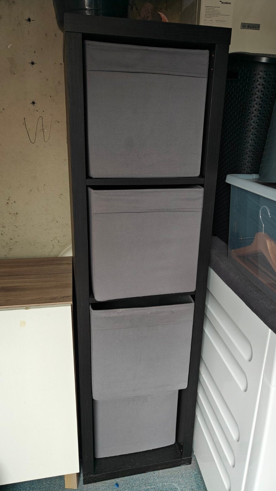 Ikea Kallax kast zwartbruin met 4 vakken en bakken, Ophalen, Met plank(en), Minder dan 50 cm, Gebruikt