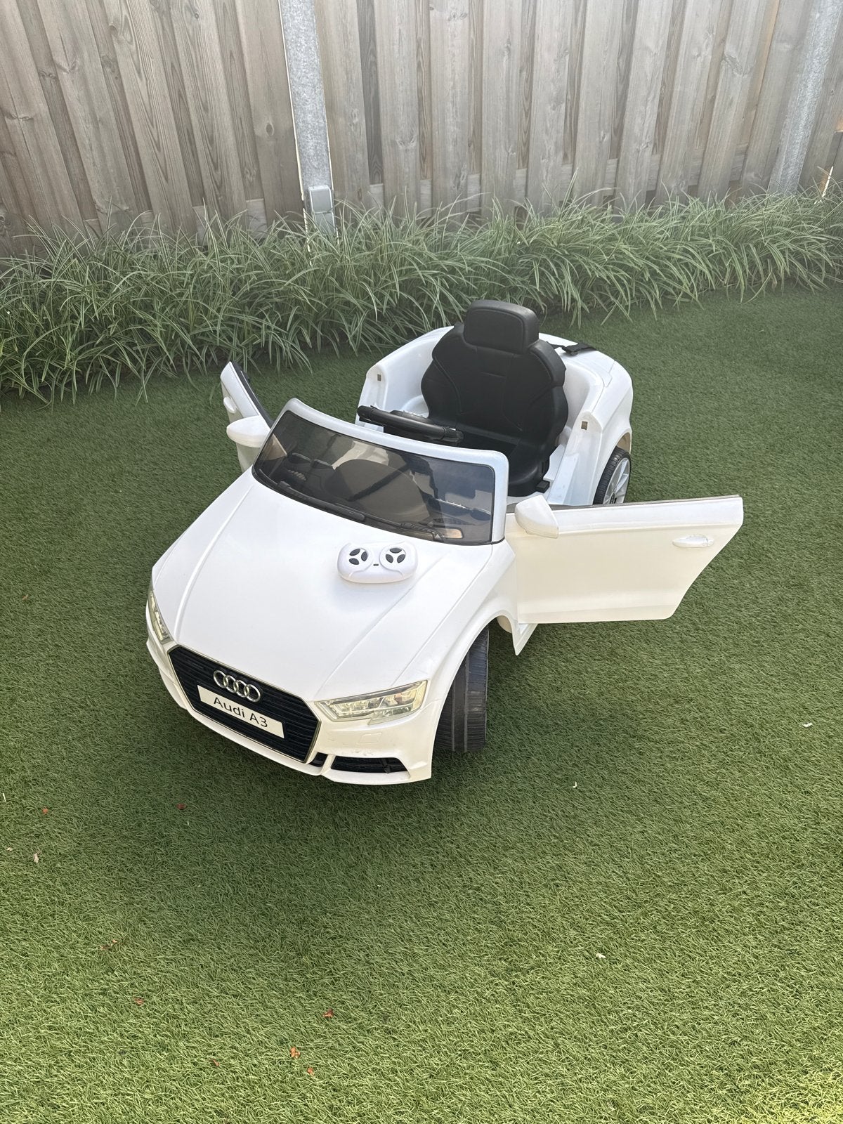 Witte Audi A3 elektrische kinderauto met afstandsbediening, Kinderen en Baby's, Speelgoed | Speelgoedvoertuigen, Ophalen, Gebruikt