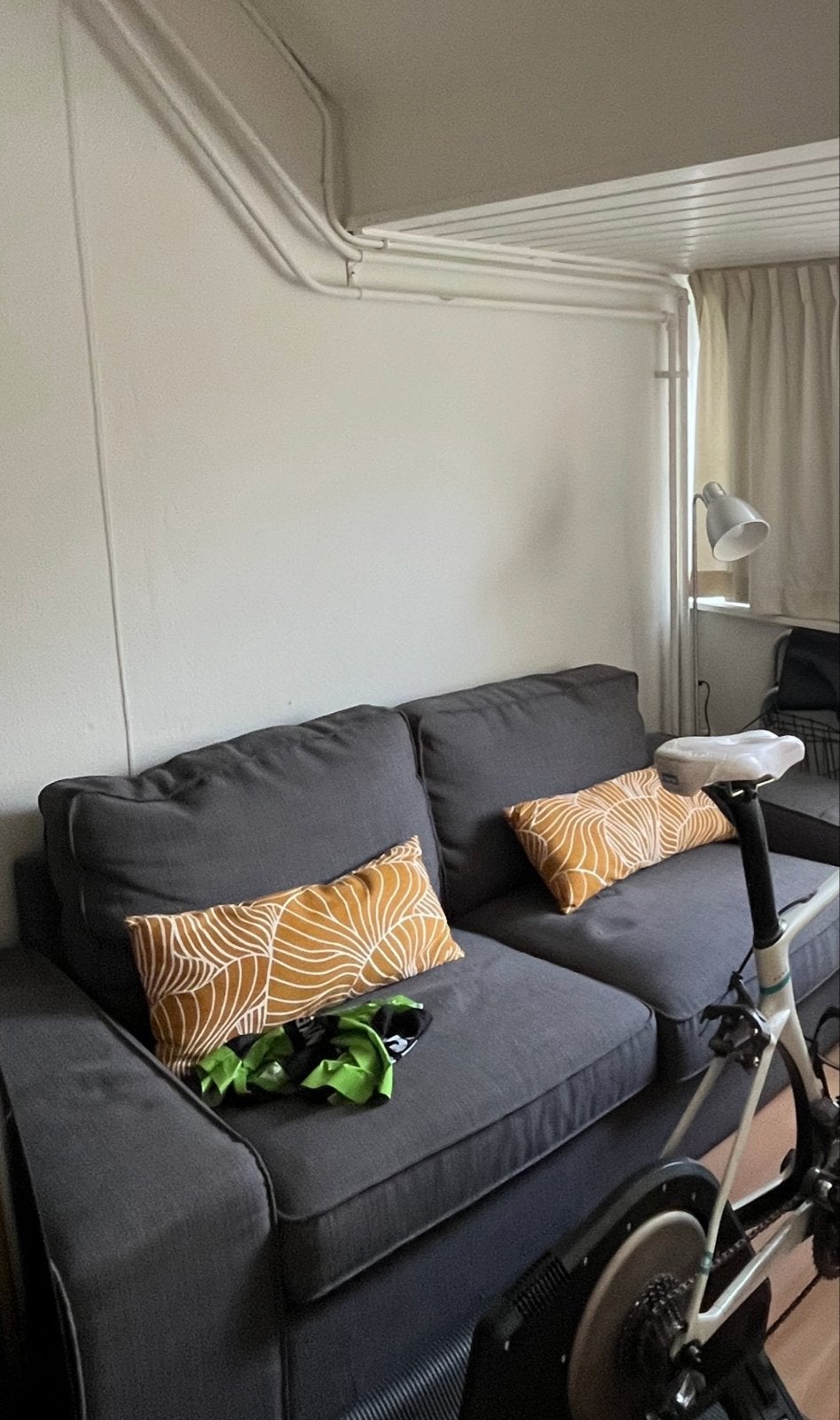 Zo goed als nieuwe KIVIK 2-zitsbank - Wegens verhuizing!, Huis en Inrichting, Banken | Bankstellen, Zo goed als nieuw, Rechte bank