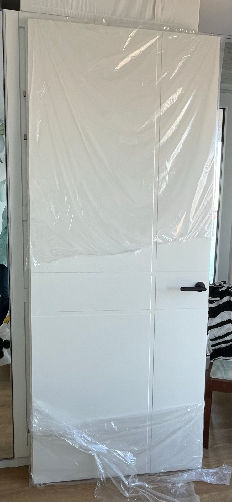 Nieuwe witte Svedex binnendeur met zwart deurbeslag, Doe-het-zelf en Verbouw, Ophalen, 80 tot 100 cm, 215 cm of meer, Binnendeur