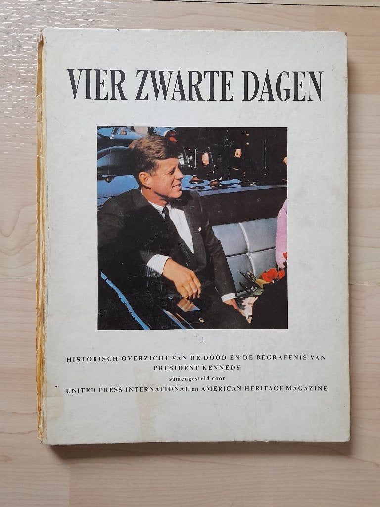 VIER ZWARTE DAGEN HISTORISCH OVERZICHT PRESIDENT KENNEDY, Ophalen of Verzenden, Gelezen