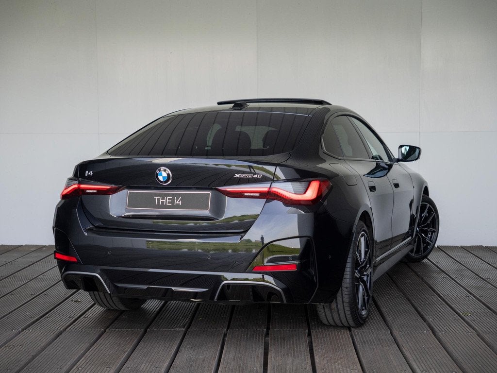 BMW i4 xDrive40 High Executive | M Sportpakket | Glazen schu, Auto's, BMW, Stof, 510 min, Zwart, Zwart