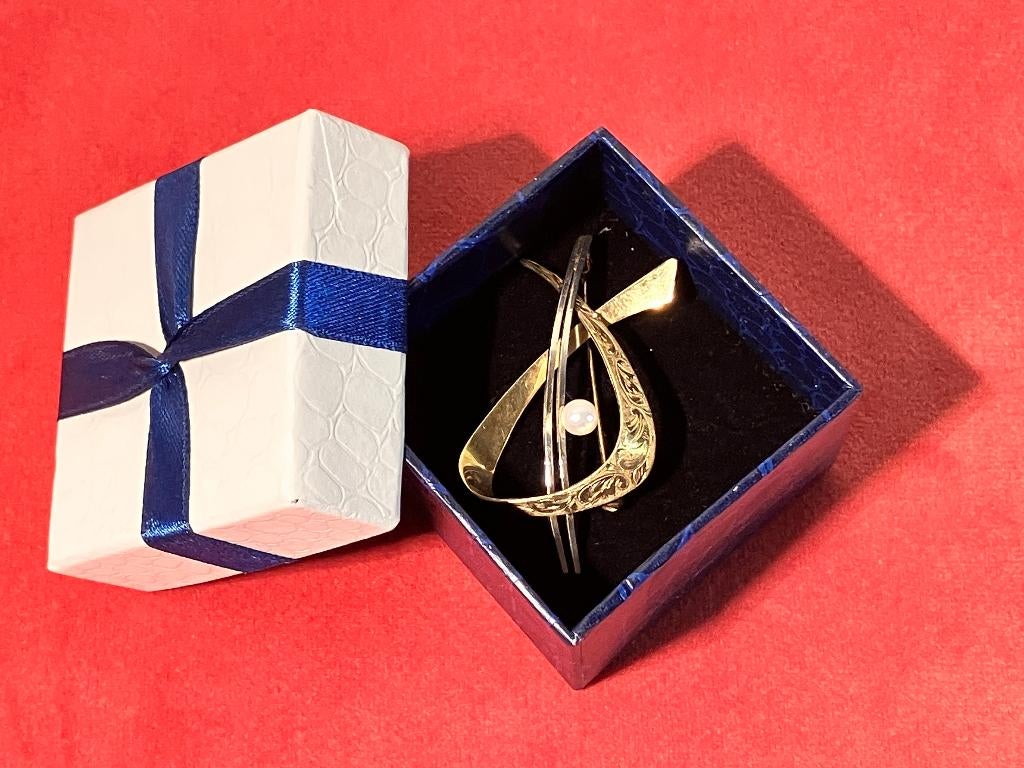 Gouden broche met parel  14K Theodor Klotz Pforzheim ca 1960, 4 tot 7 cm, Verzenden, Zo goed als nieuw, Goud