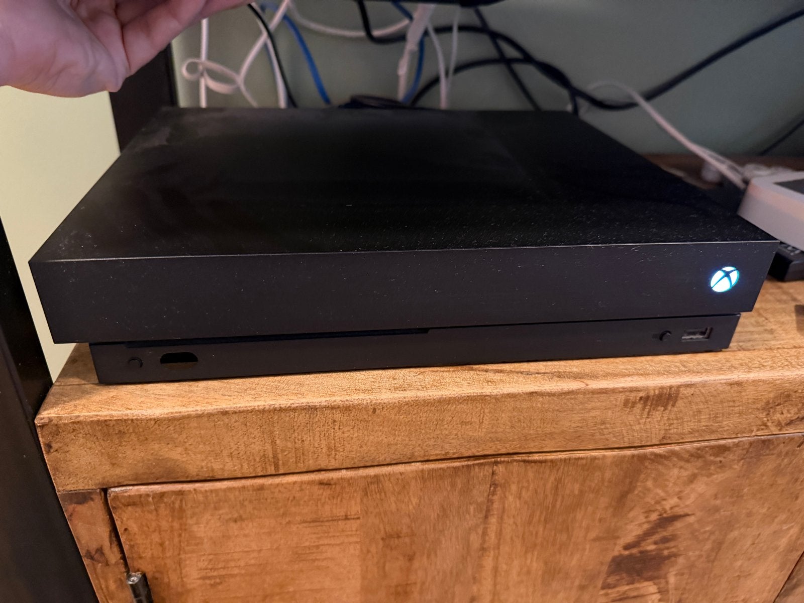 Xbox One X (1tb versie) met 1 controller, Spelcomputers en Games, Ophalen, Zo goed als nieuw, 1 TB, Met 1 controller