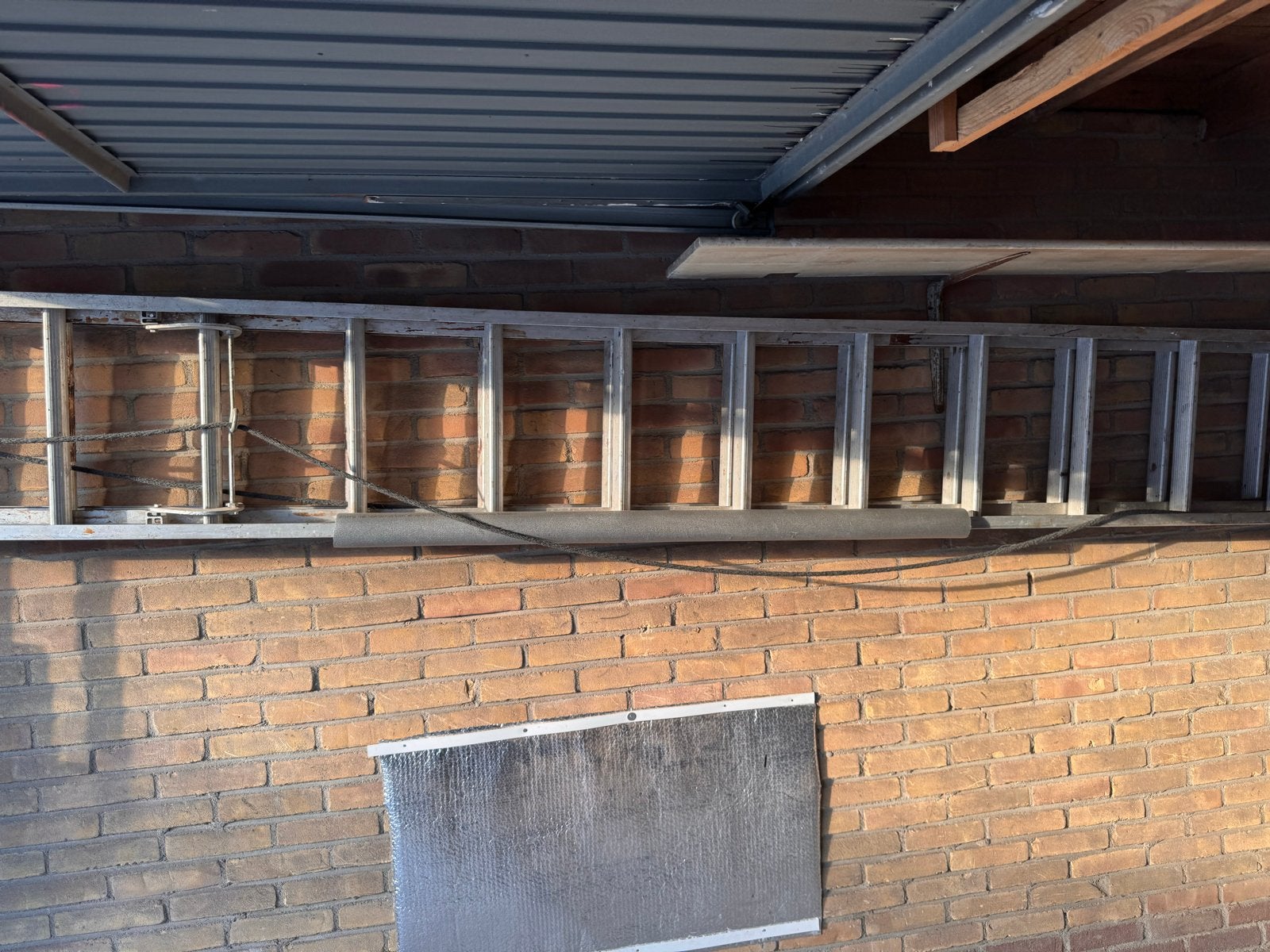 Stevige aluminium ladder, uitschuifbaar 8 meter, Doe-het-zelf en Verbouw, Ladders en Trappen, Gebruikt, Ophalen of Verzenden, Ladder