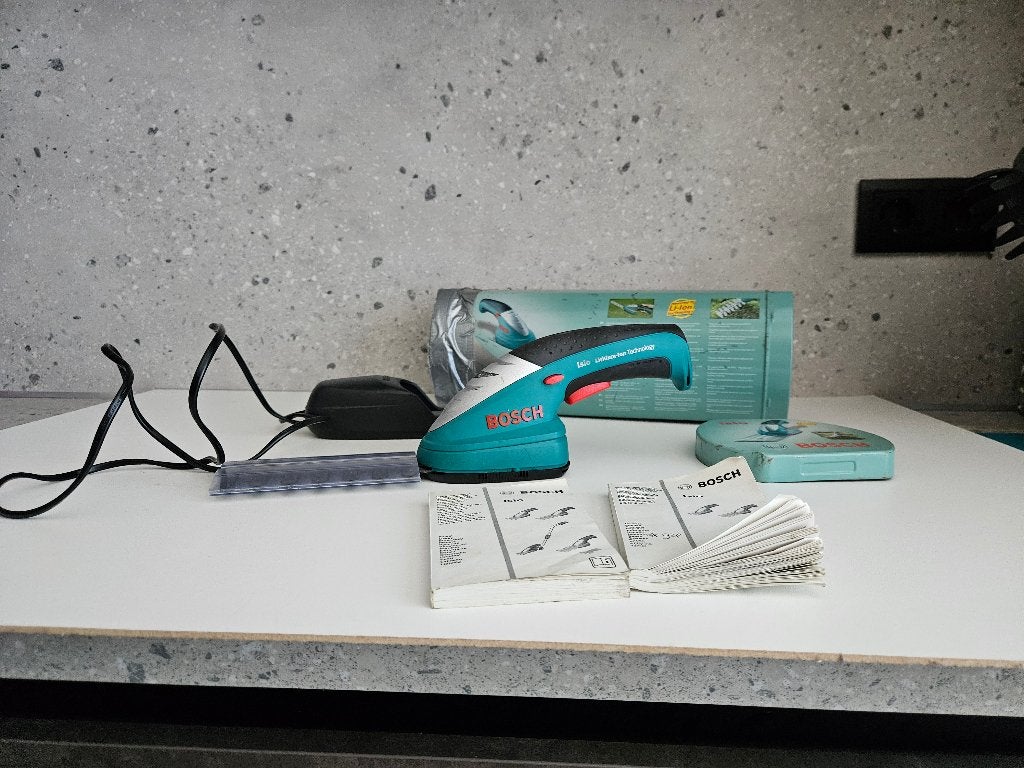 Bosch Isio Accu Graskantenschaar / Struikschaar, Ophalen of Verzenden, Zo goed als nieuw, Accu, Bosch