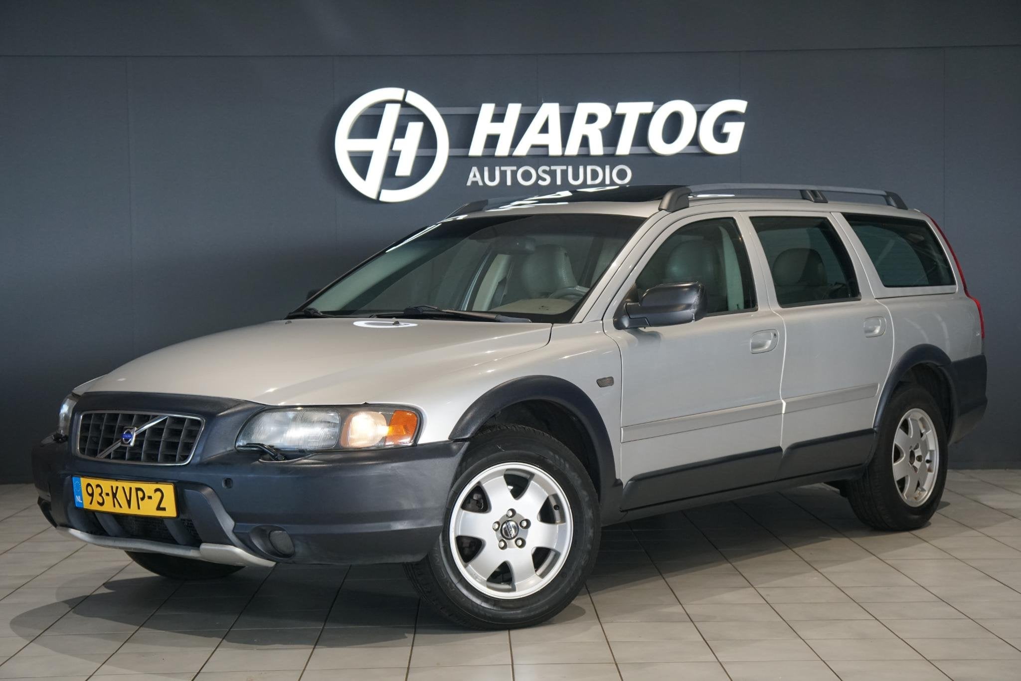 Volvo XC70 2.5 T + SCHUIFDAK / TREKHAAK / STOELVERWARMING /, Automaat, 1700 kg, XC70, 2521 cc