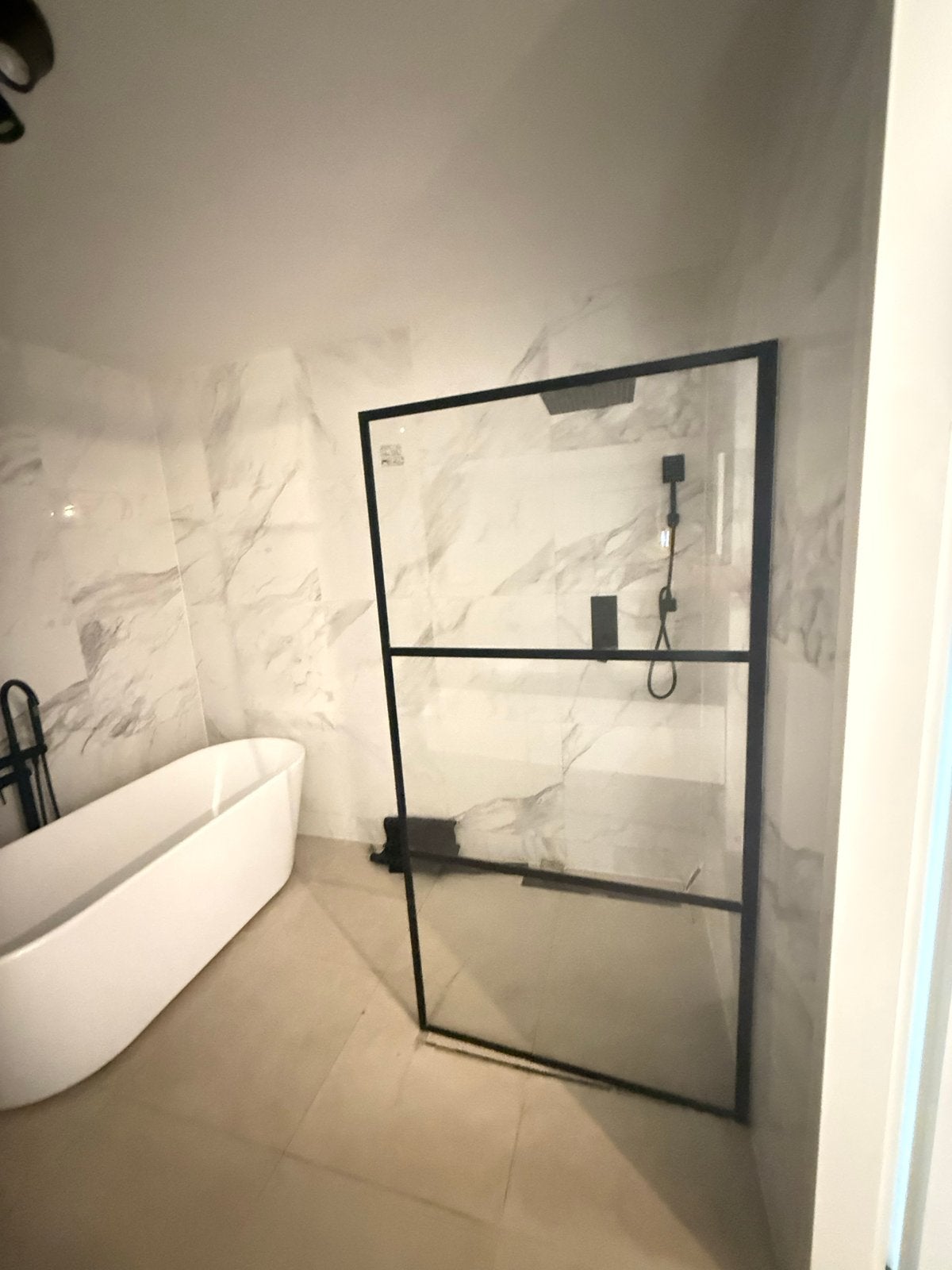 Douchewand zwart frame - Industrieel design, Doe-het-zelf en Verbouw, Sanitair, Ophalen, Gebruikt, Glas, Douche