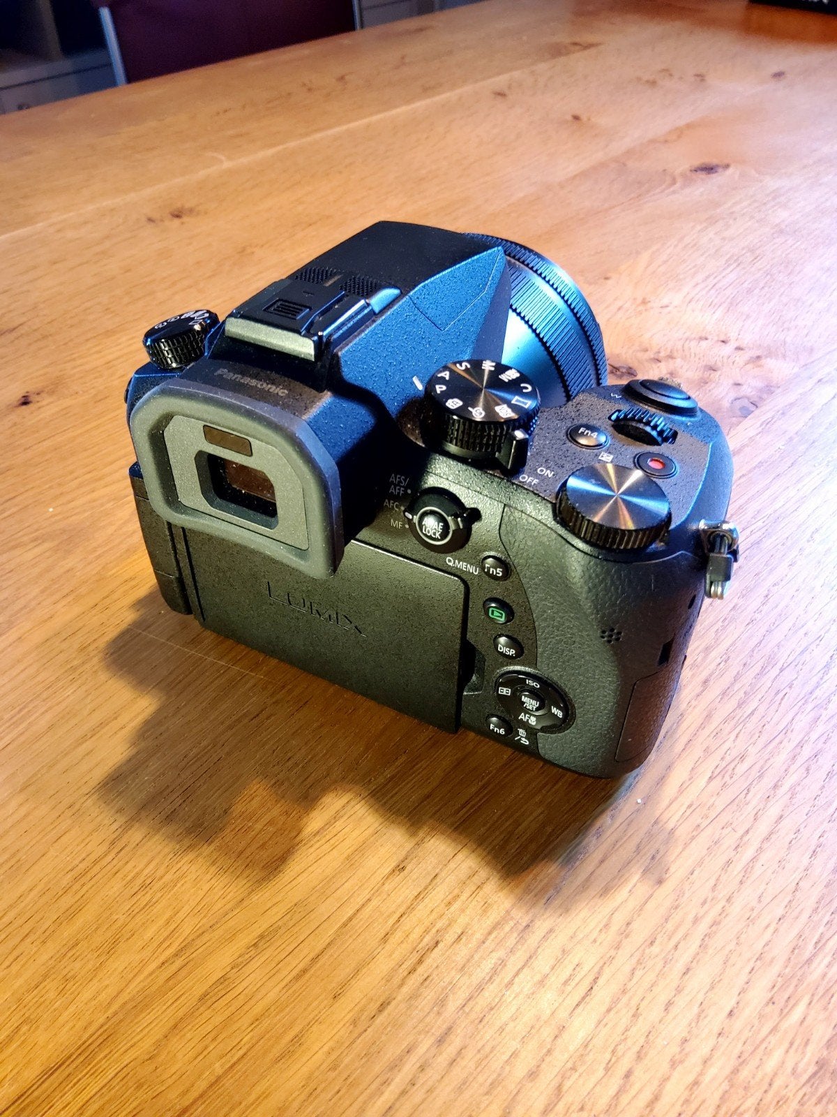 Panasonic FZ2000 superzoom camera, Ophalen, Gebruikt, Panasonic, 8 keer of meer