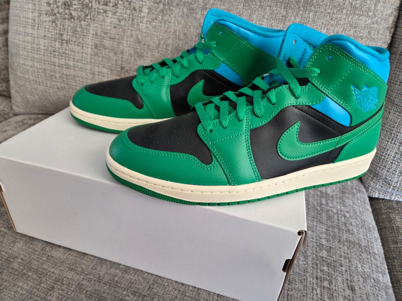 Nieuwe Nike Air Jordan 1 Mid Lucky Green Aquatone, Kleding | Dames, Schoenen, Nike Jordan, Nieuw, Ophalen of Verzenden, Sneakers of Gympen