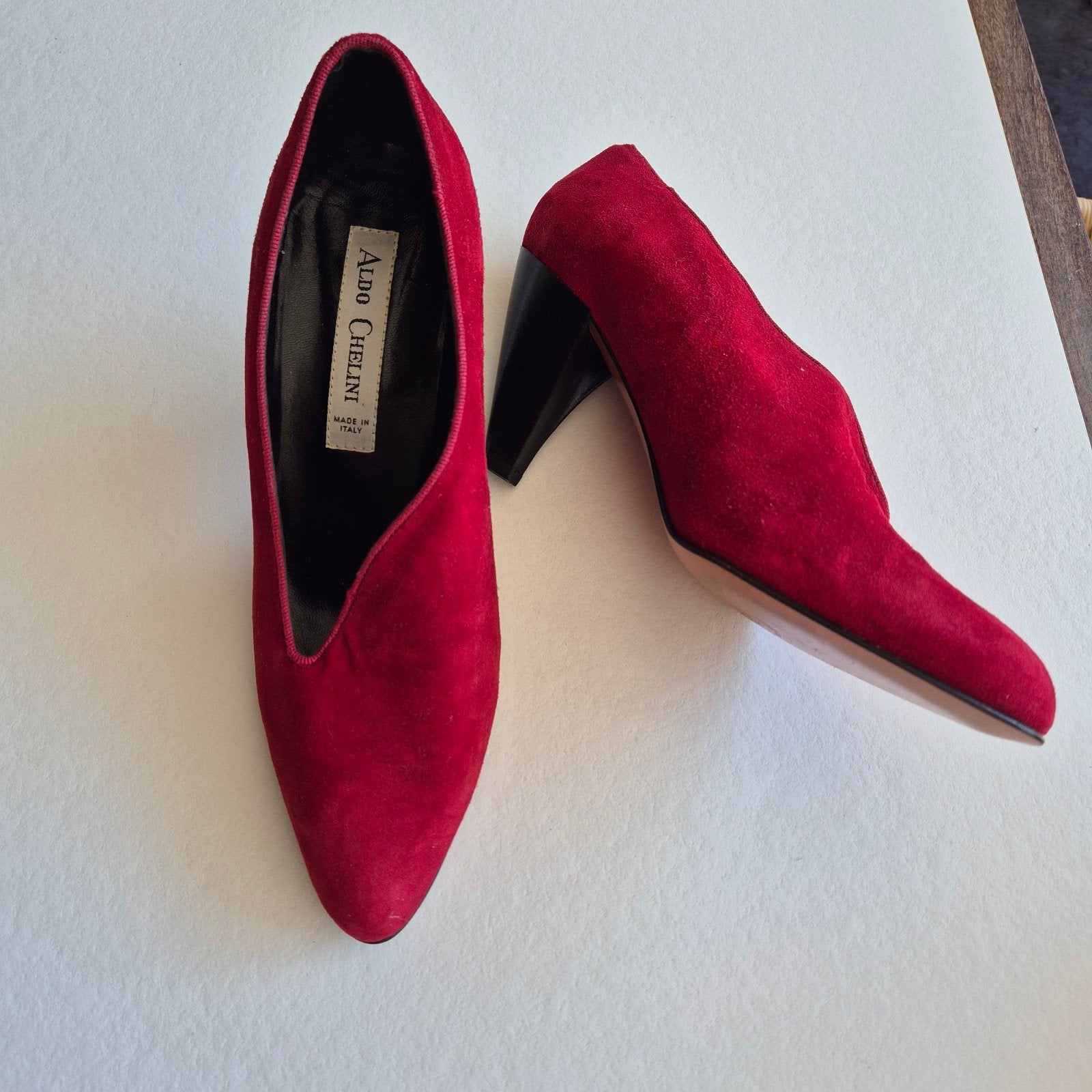 Aldo Chelini Italiaanse suède pumps - Donkerrood maat 39, Kleding | Dames, Schoenen, Pumps, Ophalen of Verzenden, Aldo Chelini