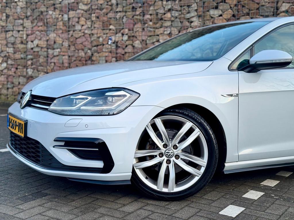 Volkswagen Golf 1.5 TSI Highline Business R-LINE, Auto's, 4 cilinders, 150 pk, Alcantara, Wit