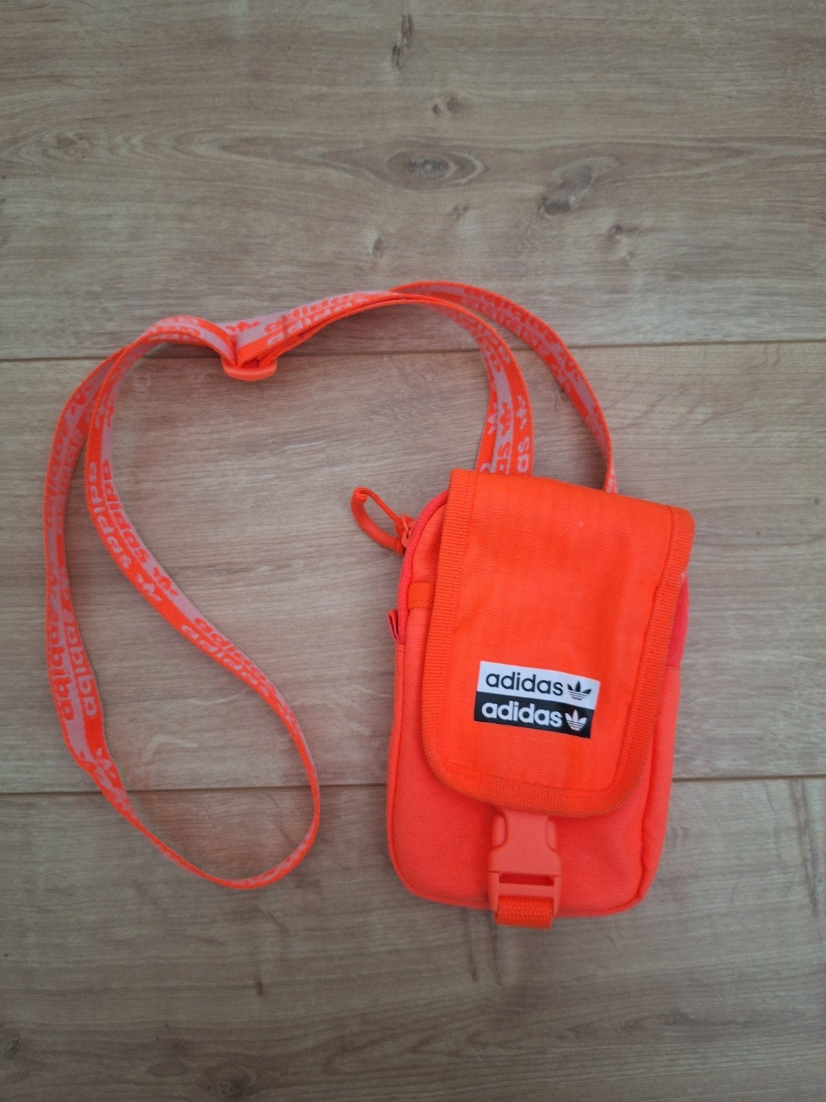 Adidas schoudertasjes, Ophalen of Verzenden, Zo goed als nieuw, Roze, Overige merken