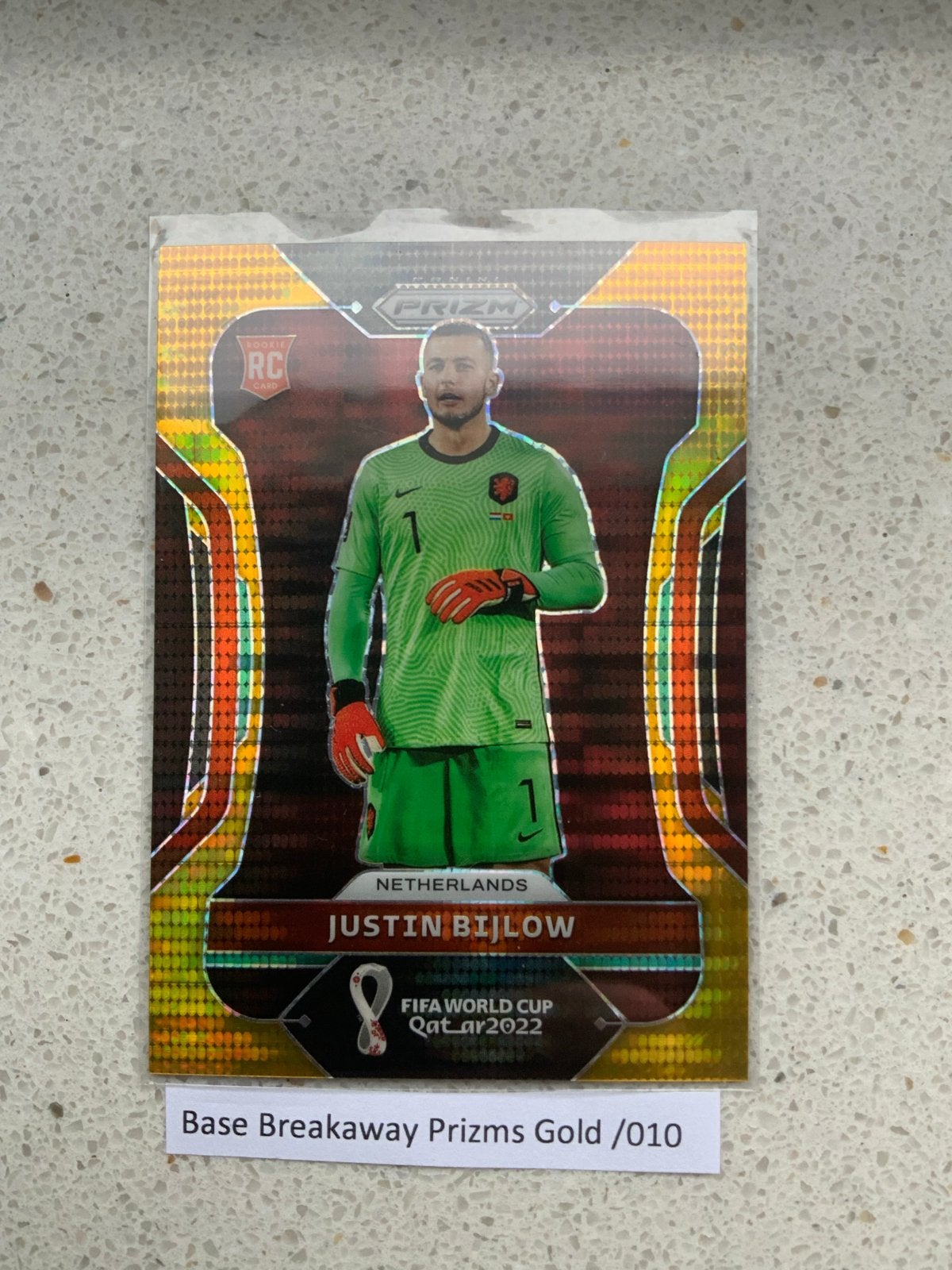 Justin Bijlow 2022 Panini Prizm WC Qatar Gold Breakaway 5/10, Verzamelen, Sportartikelen en Voetbal, Verzenden, Zo goed als nieuw