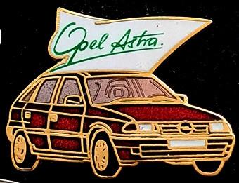 Opel Astra rood emaille, Verzamelen, Speldjes, Pins en Buttons, Verzenden, Transport, Speldje of Pin
