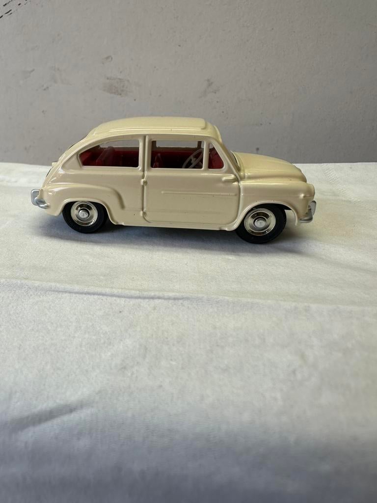 Fiat 600 Dinky Toys, Hobby en Vrije tijd, Modelauto's | 1:43, Ophalen of Verzenden, Nieuw, Auto, Dinky Toys