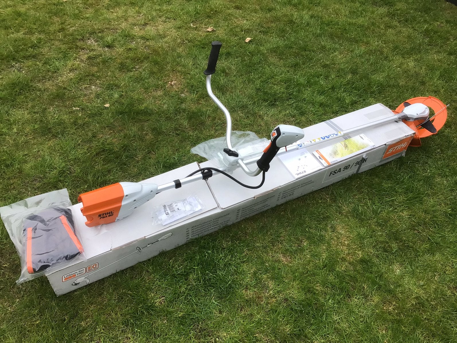 Stihl FSA 90 accu bosmaaier NIEUW (met snijblad), Ophalen, Nieuw, 30 tot 50 cm, Accu