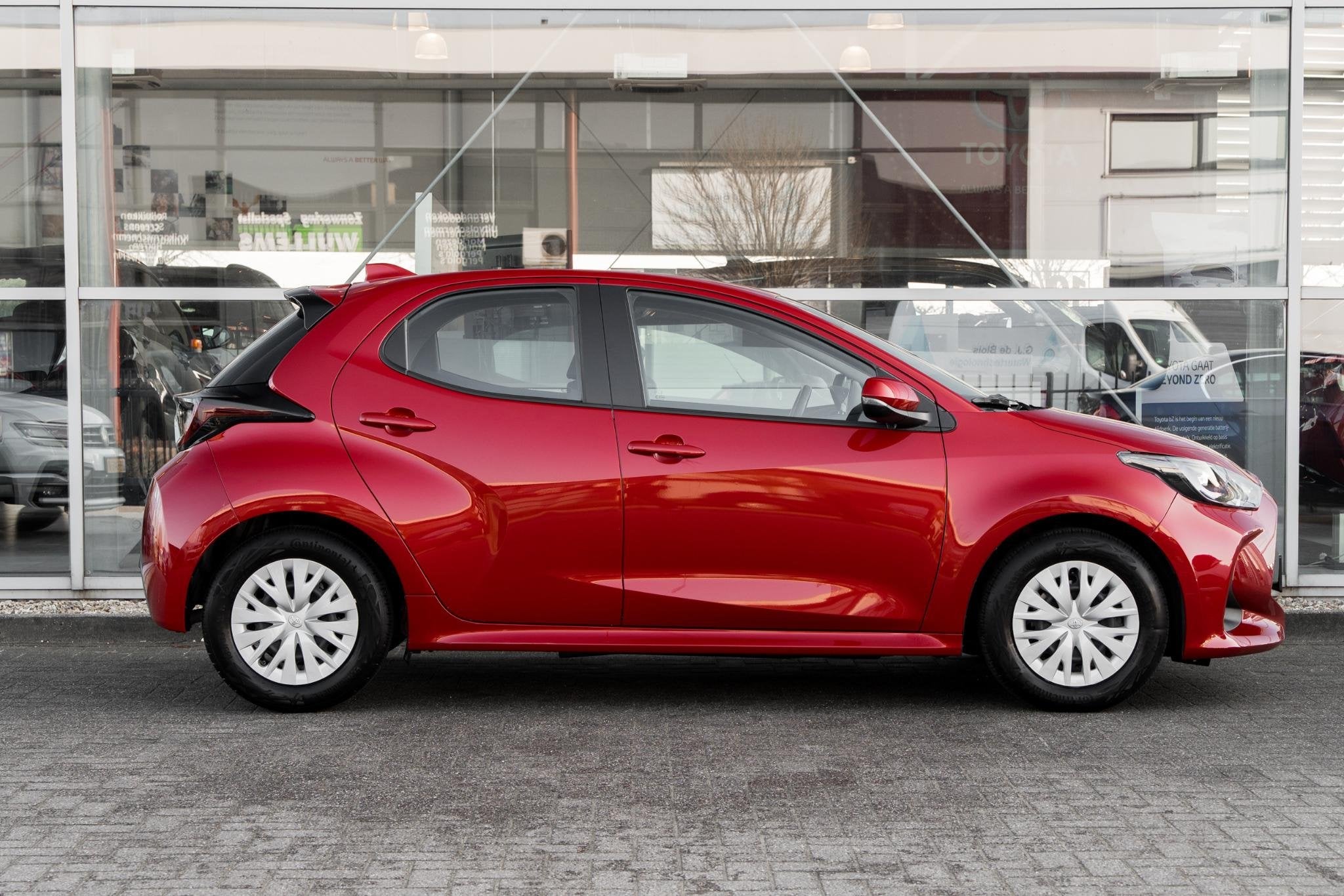 Toyota Yaris 1.5 Hybrid Active Navi, Auto's, Stof, Gebruikt, Euro 6, Automatische klimaatregeling