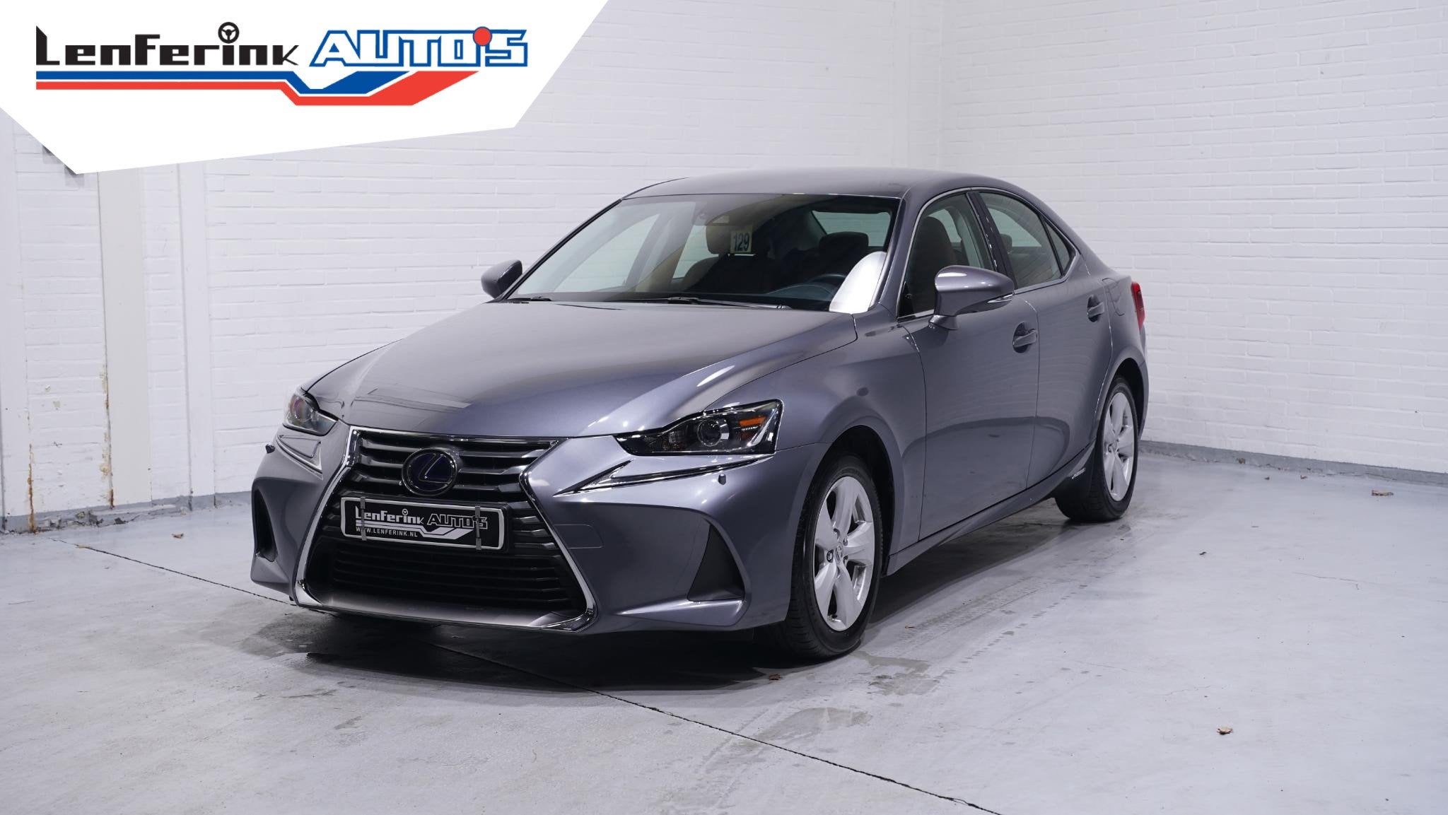 Lexus IS 300h Hybrid Navi Leder Clima Led koplampen PDC NAP, Auto's, Lexus, Achterwielaandrijving, Gebruikt, Automatische klimaatregeling