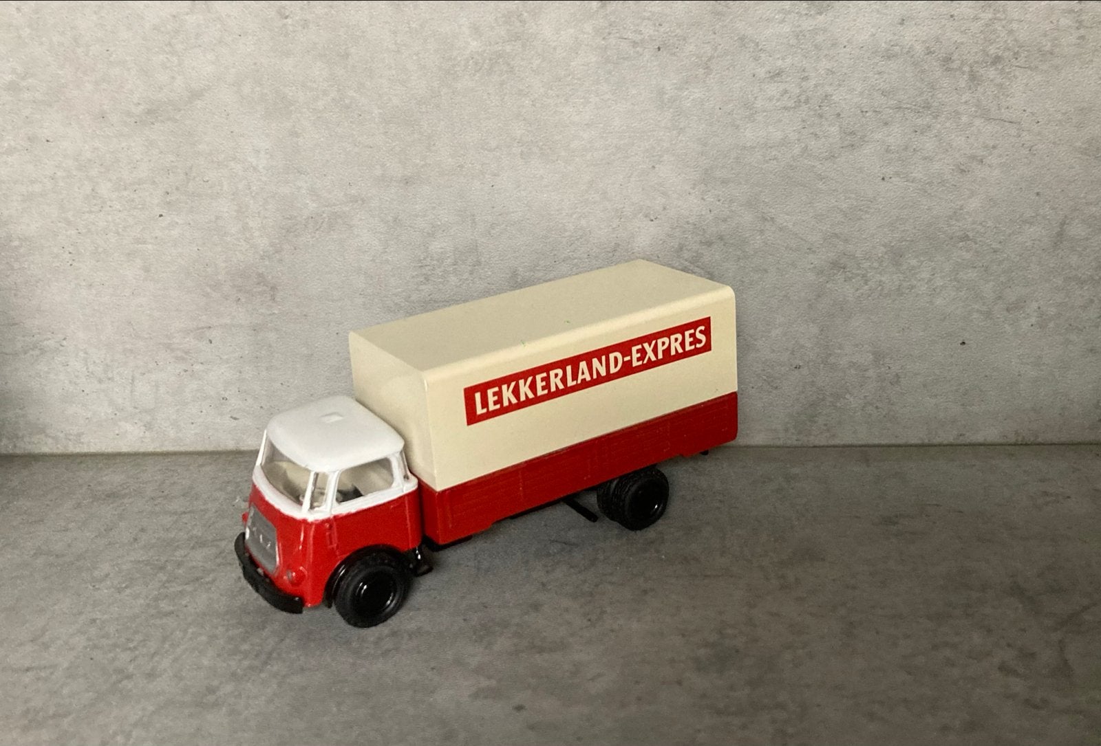 Daf Modelauto Lekkerland-Expres, Ophalen of Verzenden, Zo goed als nieuw, Bus of Vrachtwagen, Lion Toys
