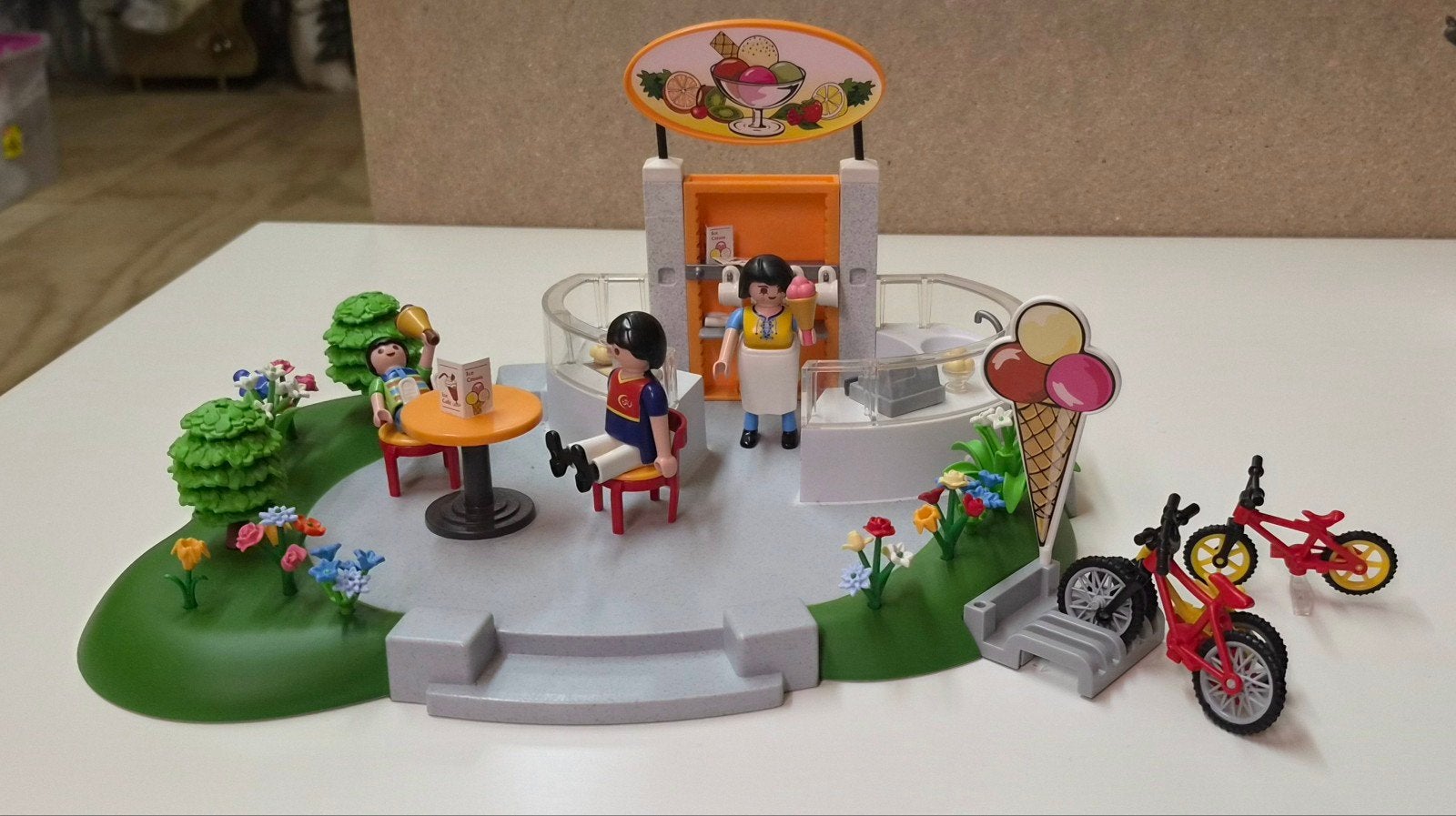 Playmobil IJssalon met terras en accessoires, Ophalen of Verzenden, Gebruikt, Jongen of Meisje